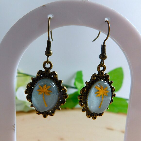 Bronze Palm Tree Drop Earrings: Antique-Style Brass Dangles - Picture 5 of 5